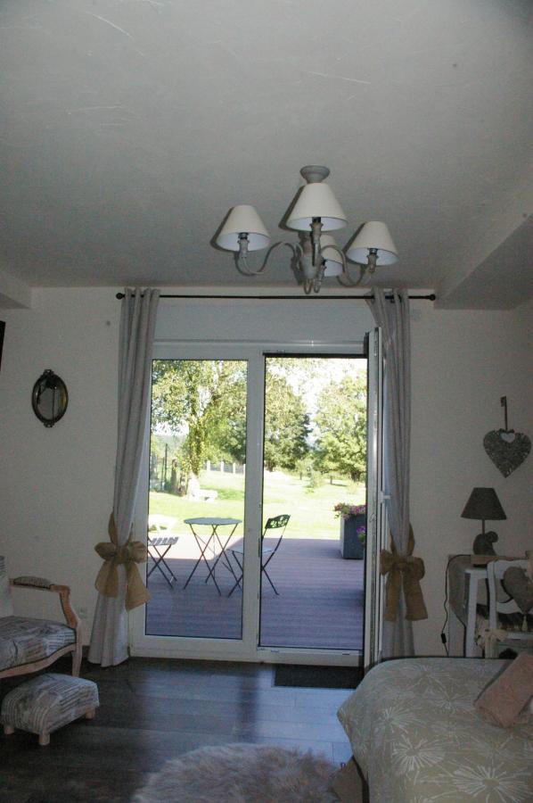 Au Charme D'Antan Bed and Breakfast Féron Exteriör bild