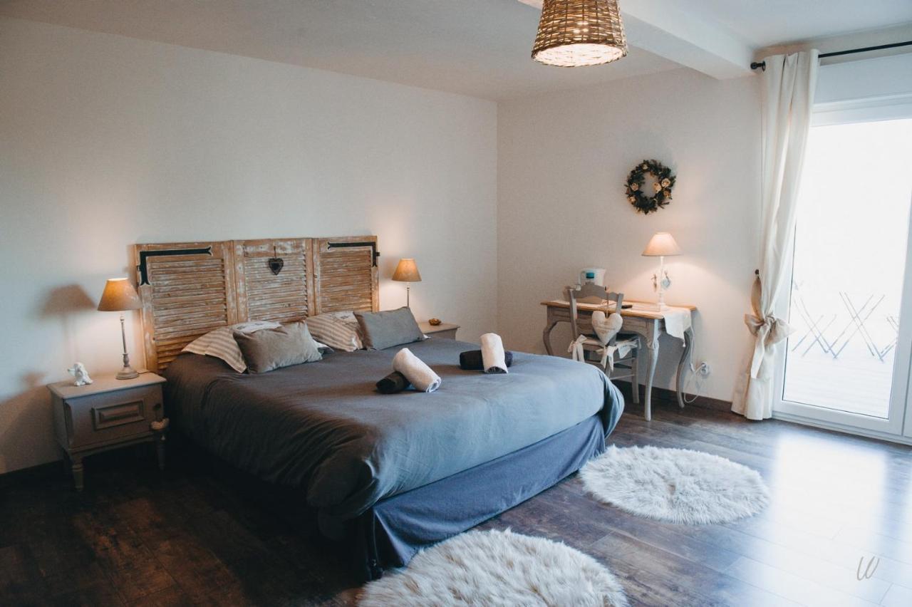 Au Charme D'Antan Bed and Breakfast Féron Exteriör bild