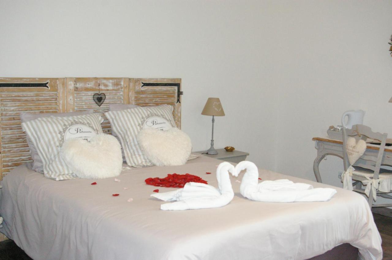 Au Charme D'Antan Bed and Breakfast Féron Exteriör bild