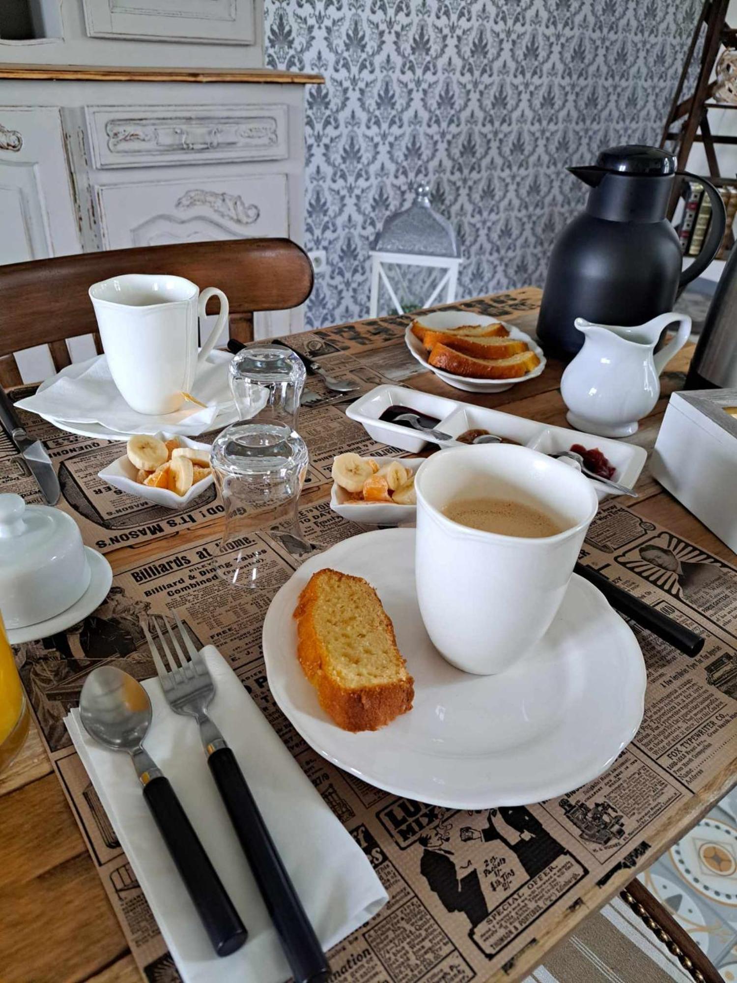 Au Charme D'Antan Bed and Breakfast Féron Exteriör bild